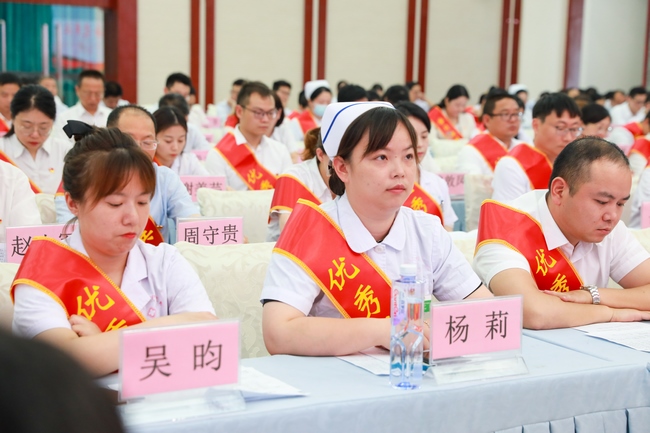 蕪湖市中醫(yī)醫(yī)院召開慶祝中國共產(chǎn)黨成立100周年暨“兩優(yōu)一先”表彰大會(huì)(圖4)