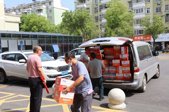 擁軍慰問送關(guān)懷 警民共建一家親(圖1)