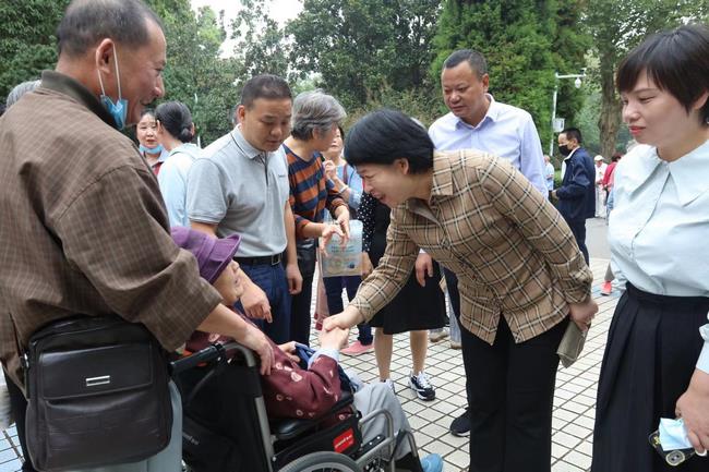 九九重陽 與愛同行——院工會組織離退休職工開展“九九重陽節(jié)游園”活動(圖2)