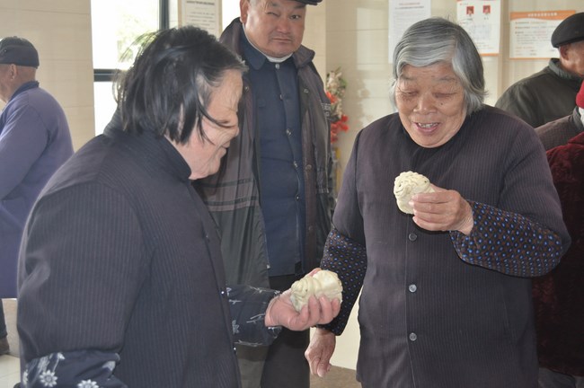 三月學(xué)雷鋒，愛(ài)心送老人——我院組織主題通訊員活動(dòng)(圖3)