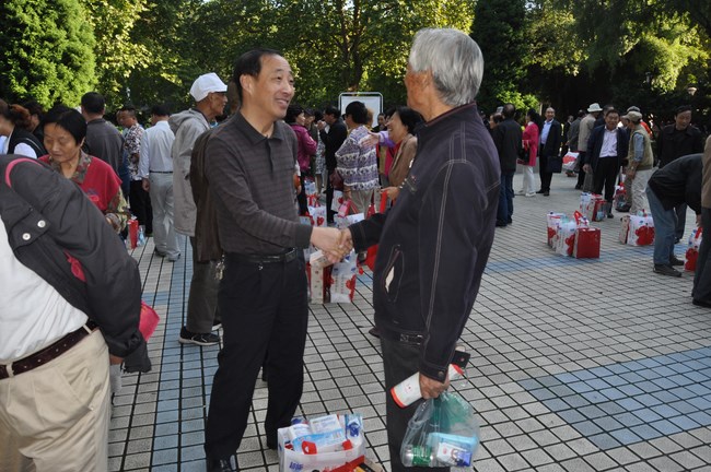 我院組織離退休職工開(kāi)展重陽(yáng)節(jié)游園見(jiàn)面會(huì)(圖3)