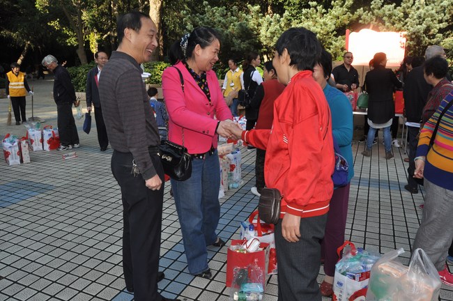 我院組織離退休職工開(kāi)展重陽(yáng)節(jié)游園見(jiàn)面會(huì)(圖6)