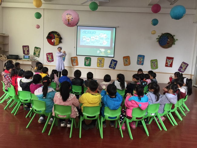 手衛(wèi)生主題活動走進(jìn)億萬多小燕子幼兒園(圖1)